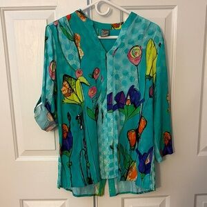 NWOT DOLCEZZA Gorgeous Vibrant Floral Tunic Top - Buttons Down Back